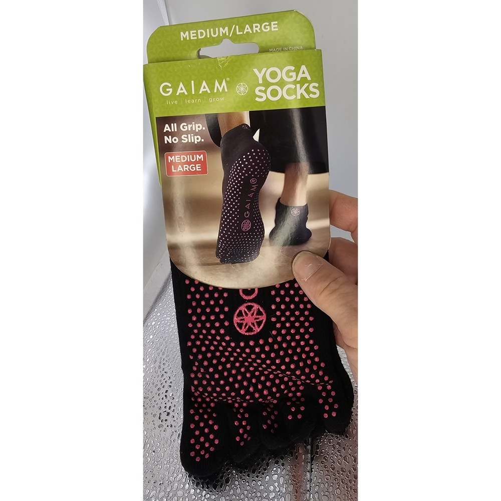 GAIAM Unisex Super Grippy No Slip Black Yoga Socks Size M/L W 10-11 M 10-12 NEW